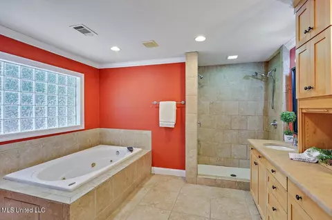 Bath - 1771 Plantation Blvd, Jackson, MS 39211 photo 3 of 5