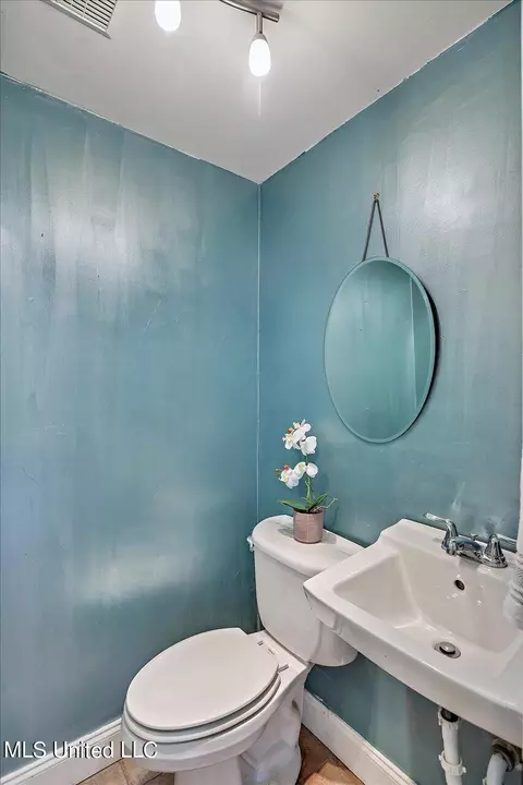 Bath - 1771 Plantation Blvd, Jackson, MS 39211 photo 1 of 5