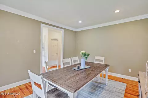 Dining - 1771 Plantation Blvd, Jackson, MS 39211 photo 3 of 4