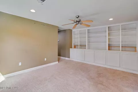 Living - 1771 Plantation Blvd, Jackson, MS 39211 photo 6 of 8