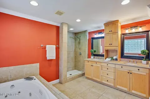 Bath - 1771 Plantation Blvd, Jackson, MS 39211 photo 2 of 5
