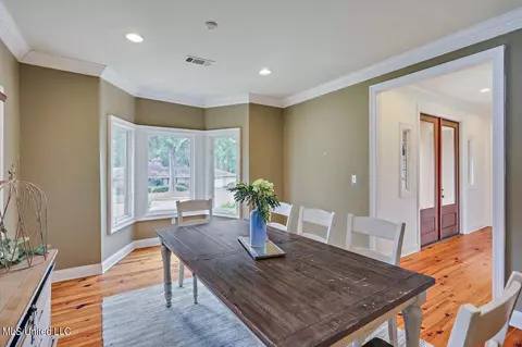 Dining - 1771 Plantation Blvd, Jackson, MS 39211 photo 2 of 4