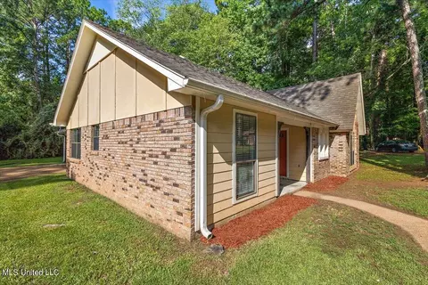 243 Fox Meadows Rd, Jackson, MS 39212 photo 2