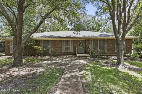 100 Poplar Dr, Brandon, MS 39047