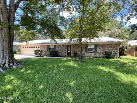 1717 Mary Ann Dr, Gautier, MS 39553