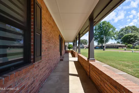 113 N Parkway St, Hernando, MS 38632 photo 3