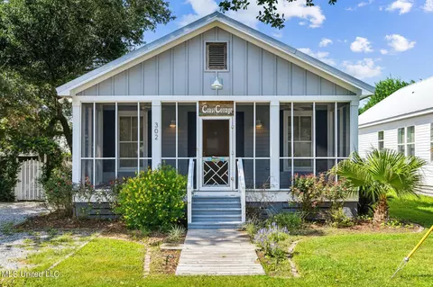 302 Saint John St, Bay Saint Louis, MS 39520