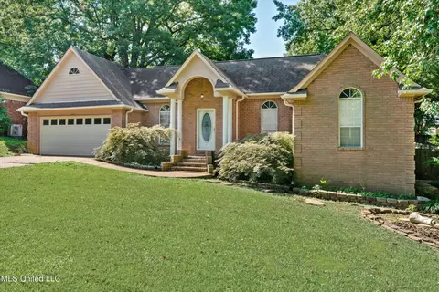 1211 S Carriage Dr, Southaven, MS 38671