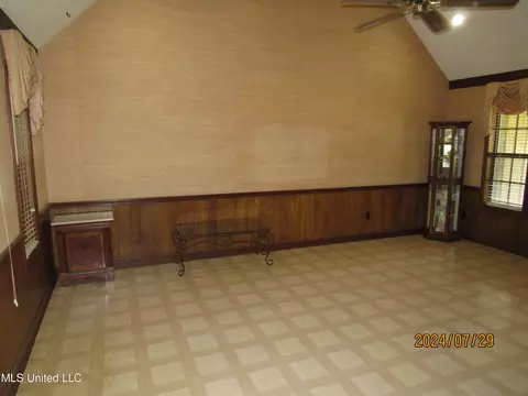 1908 Barnwell Cir, Yazoo City, MS 39194