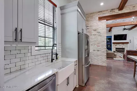 Kitchen - 152 Three Prong Rd, Brandon, MS 39047 photo 3 of 5