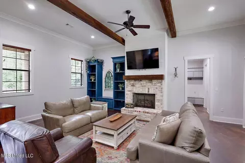 Living - 152 Three Prong Rd, Brandon, MS 39047 photo 2 of 4