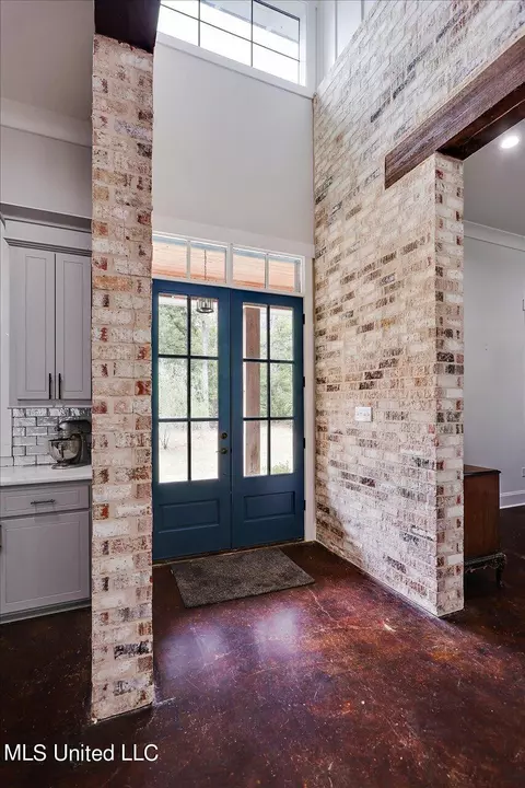 Entry Way - 152 Three Prong Rd, Brandon, MS 39047 photo 1 of 3