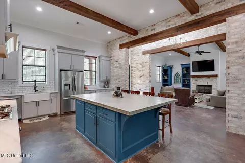 Kitchen - 152 Three Prong Rd, Brandon, MS 39047 photo 4 of 5