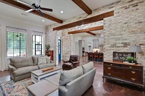 Living - 152 Three Prong Rd, Brandon, MS 39047 photo 4 of 4