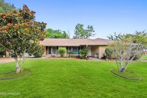 12449 Crestwood Dr, Gulfport, MS 39503