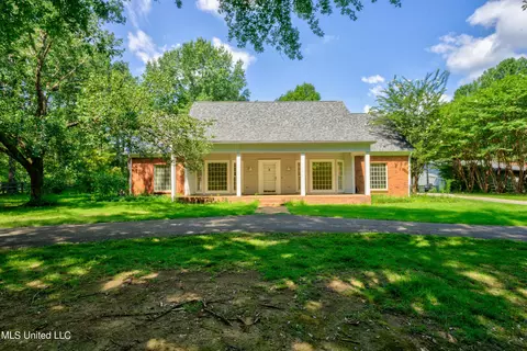 285 W Sweetwater Rd, Byhalia, MS 38611
