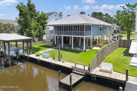 222 Hackberry Dr, Pass Christian, MS 39571
