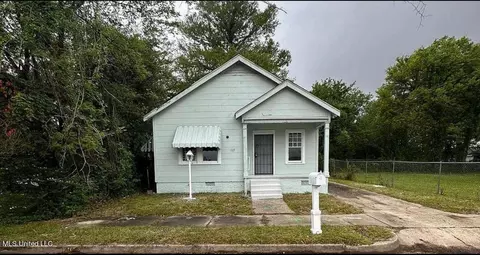 1025 Hunter St, Jackson, MS 39204 photo 1
