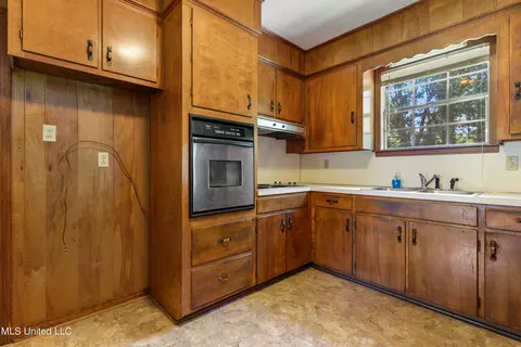 Kitchen - 11247 Hwy 613, Lucedale, MS 39452 photo 2 of 2