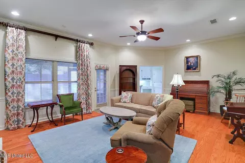 Living - 26 Redbud Ln, Madison, MS 39110 photo 1 of 3