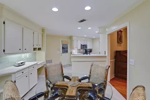 Dining - 26 Redbud Ln, Madison, MS 39110 photo 2 of 4