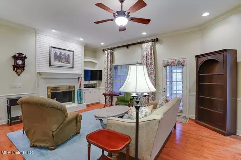 Living - 26 Redbud Ln, Madison, MS 39110 photo 2 of 3