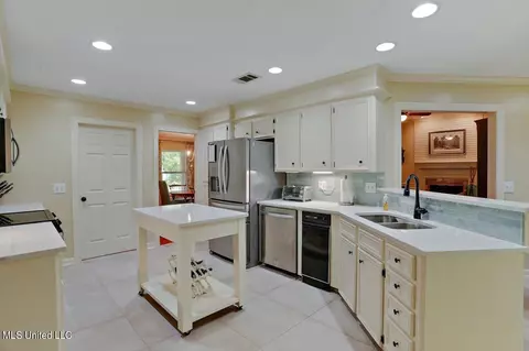 Kitchen - 26 Redbud Ln, Madison, MS 39110 photo 4 of 4