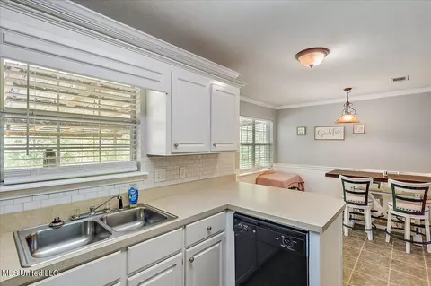 Kitchen - 539 Eaglewood Dr, Florence, MS 39073 photo 3 of 4