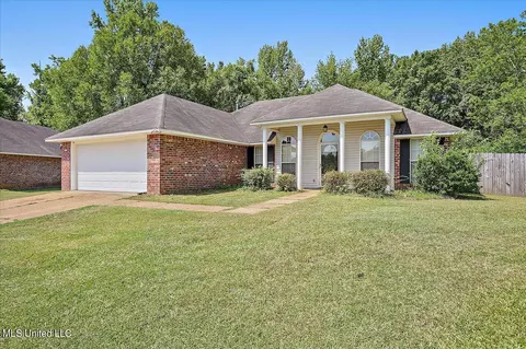 539 Eaglewood Dr, Florence, MS 39073