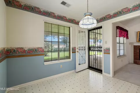 10790 E Ridge Dr, Olive Branch, MS 38654 photo 14