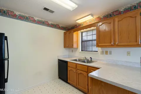 10790 E Ridge Dr, Olive Branch, MS 38654 photo 10