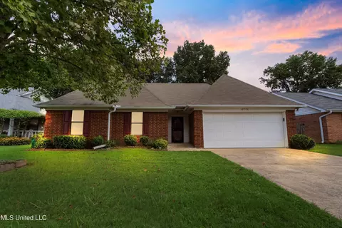 10790 E Ridge Dr, Olive Branch, MS 38654 photo 2
