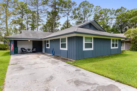 6 Pecan Rdg, Diamondhead, MS 39525