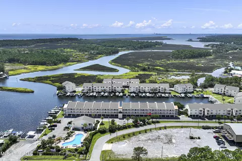 2421 Beachview Dr #A19, Ocean Springs, MS 39564