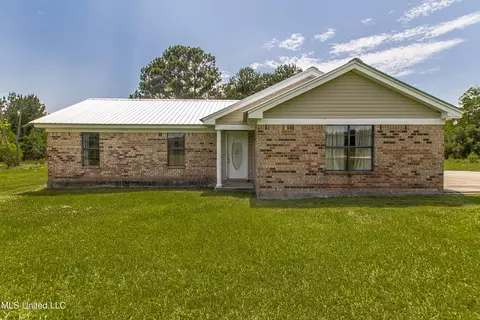 542 Old Camp Rd, Poplarville, MS 39470