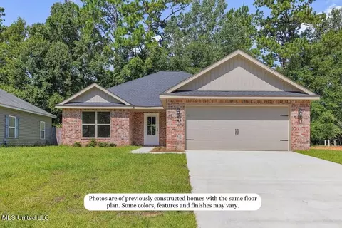 113 Wood Oaks Ct, Picayune, MS 39466