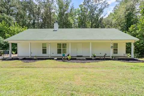 135 Kathleen Rd, Byhalia, MS 38611