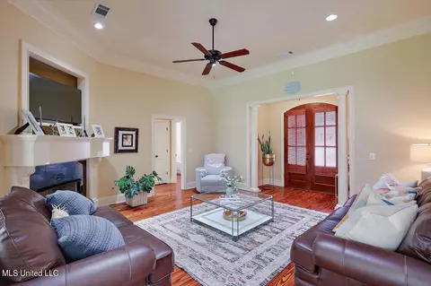 Living - 111 Belle Oak Dr, Brandon, MS 39042 photo 3 of 3
