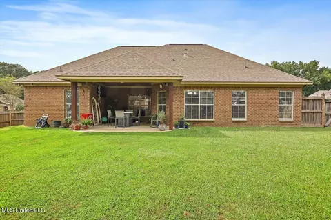 Exterior - 111 Belle Oak Dr, Brandon, MS 39042 photo 6 of 7