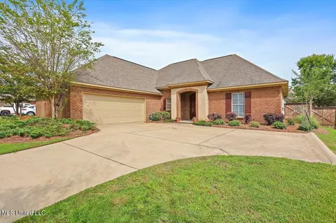 Exterior - 111 Belle Oak Dr, Brandon, MS 39042 photo 2 of 7