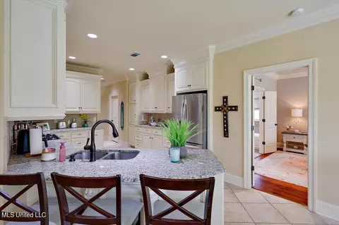 Kitchen - 111 Belle Oak Dr, Brandon, MS 39042 photo 1 of 4