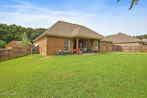 Exterior - 111 Belle Oak Dr, Brandon, MS 39042 photo 5 of 7