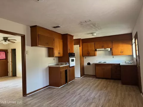 1530 Burton St, Jackson, MS 39209 photo 2