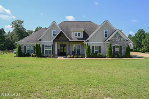 12955 Pebble Ridge Dr, Byhalia, MS 38611