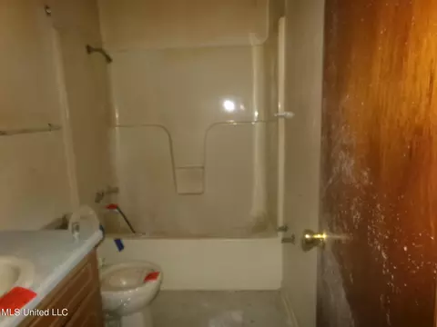 Bath - 1268 Nell St, Charleston, MS 38921 photo 2 of 2