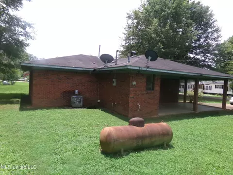 Exterior - 1268 Nell St, Charleston, MS 38921 photo 2 of 3