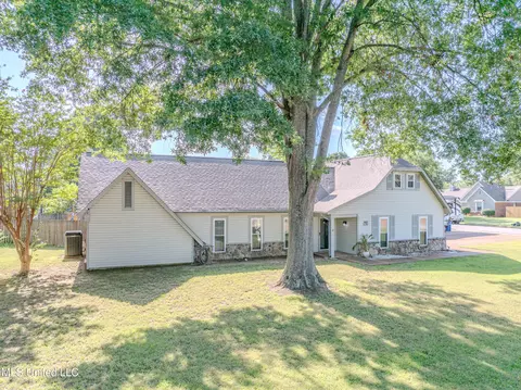 7341 Kingcrest Rd, Olive Branch, MS 38654