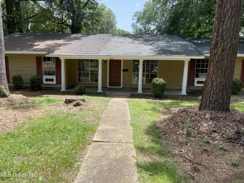 1215 Garden Park Dr, Jackson, MS 39204