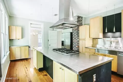 Kitchen - 1036 Belhaven St, Jackson, MS 39202 photo 3 of 7