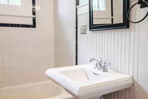 Bath - 1036 Belhaven St, Jackson, MS 39202 photo 3 of 3